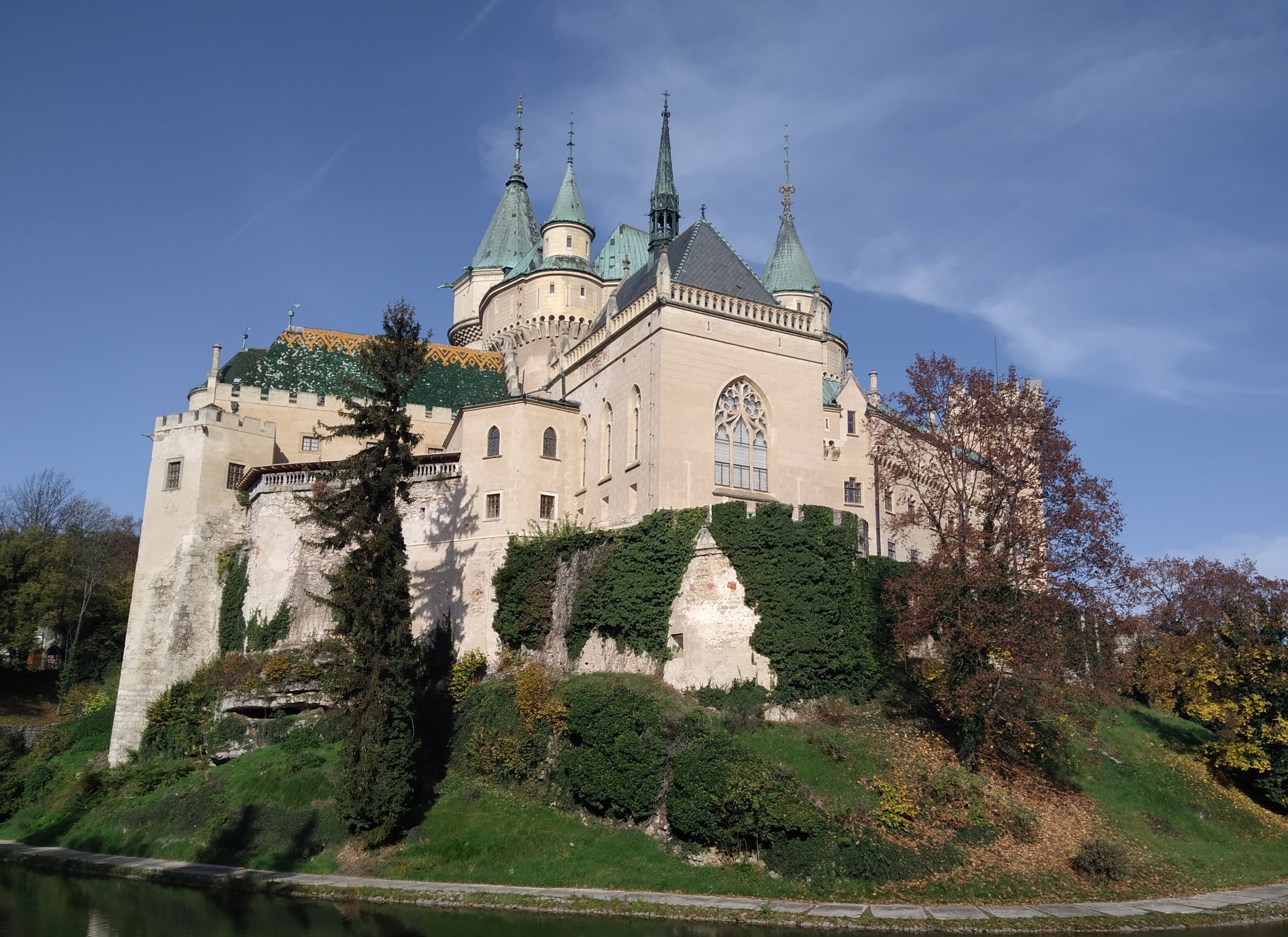 2022. Trencsénteplice